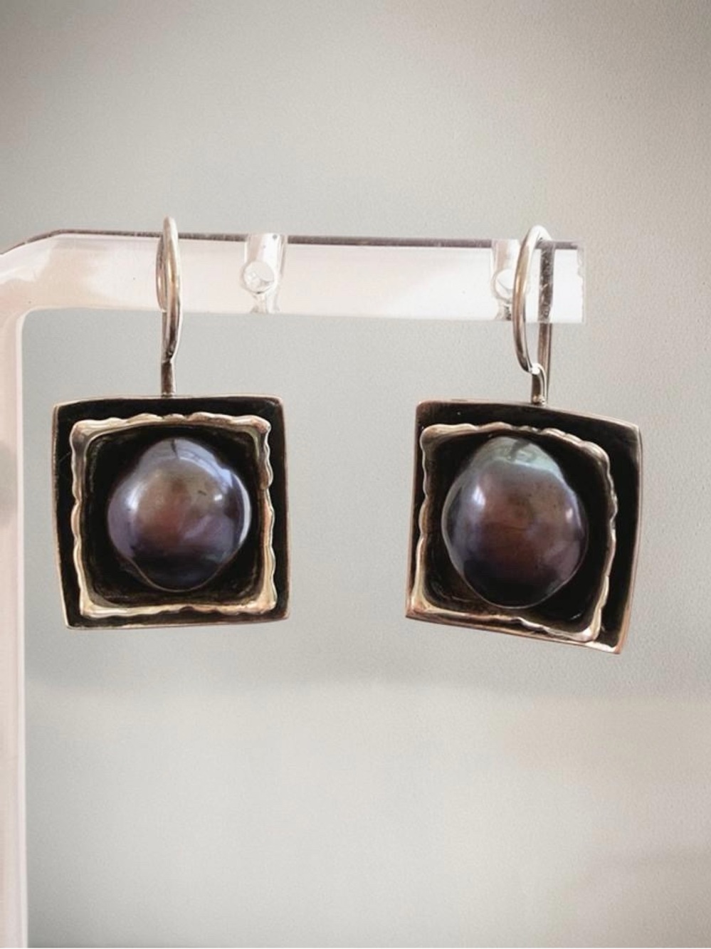Silpada Sterling Silver Square Earrings with Iridescent GrayPearls
W1194
